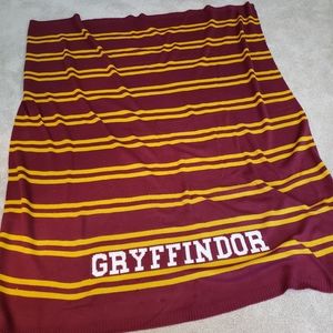 Pottery Barn Harry Potter Gryffindor knit blanket